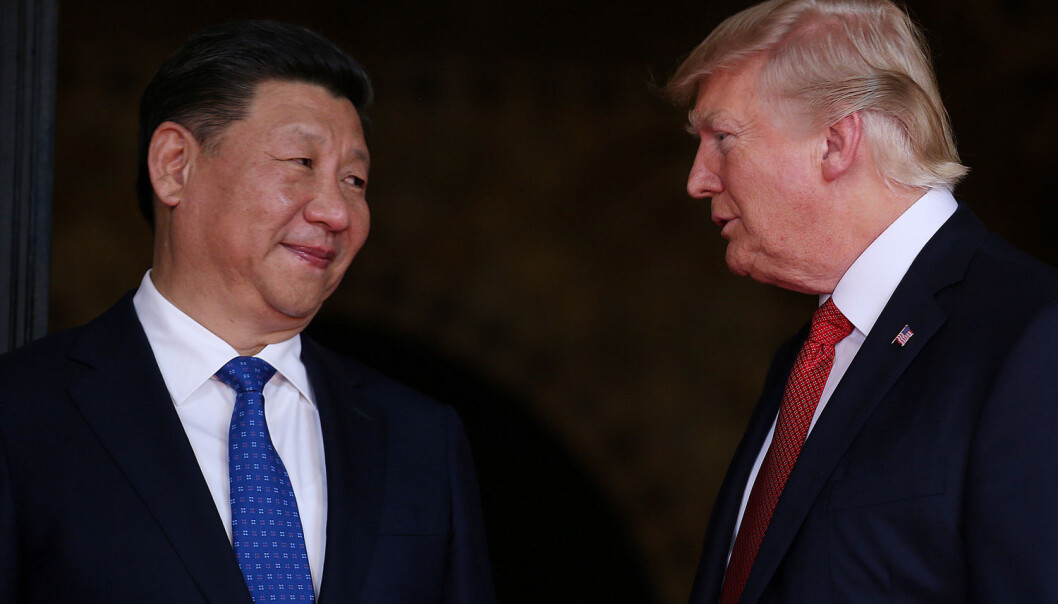 Kinas president Xi Jinping (t.v.) har grunn til å smile over den økonomiske veksten i landet. I sju av ti europeiske land som er spurt, mener flertallet nå at Kina har størst økonomisk makt i verden. Donald Trump overbeviser ikke europeerne. De har liten tillit til at den amerikanske presidenten skal gjøre det som er best for verden. (Foto: Carlos Barria/Reuters/NTB scanpix) Kinas president Xi Jinping (t.v.) har grunn til å smile over den økonomiske veksten i landet. I sju av ti europeiske land som er spurt, mener flertallet nå at Kina har størst økonomisk makt i verden. Donald Trump overbeviser ikke europeerne. De har liten tillit til at den amerikanske presidenten skal gjøre det som er best for verden. (Foto: Carlos Barria/Reuters/NTB scanpix)