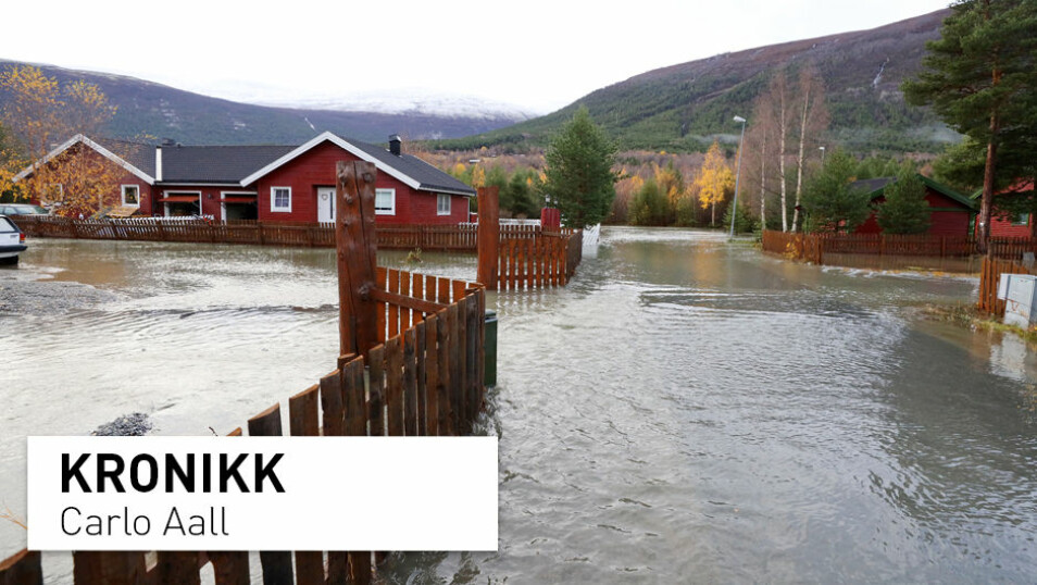 - Hvem hadde trodd at en av Norges tørreste kommuner – Skjåk – skulle bli utsatt for flom; for ikke å snakke om at flommen skulle komme på grunn av massiv snøsmelting i midten av oktober! skriver kronikkforfatteren. (Foto: Ørn Borgen / NTB scanpix)