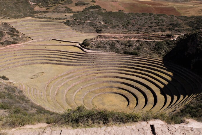 I disse terassene i Moray nordvest for Cusco i Peru, spekuleres det i om inkaene hadde et slags botanisk laboratorium. Det er konstruert slik at temperaturforskjellen kan være opptil 15 grader. (Foto: Eivind Torgersen) I disse terassene i Moray nordvest for Cusco i Peru, spekuleres det i om inkaene hadde et slags botanisk laboratorium. Det er konstruert slik at temperaturforskjellen kan være opptil 15 grader. (Foto: Eivind Torgersen)