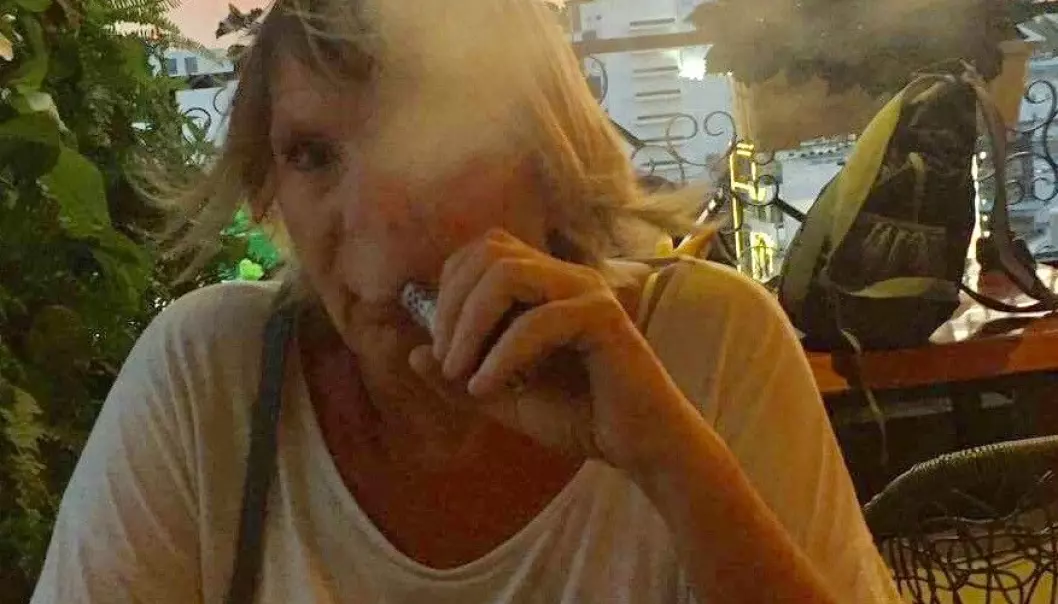 Gunhild Stranden fra Moss er en av dem som har klart å slutte å røyke ved å begynne å dampe e-sigaretter. - Jeg sluttet umiddelbart da jeg kjøpte min første damper for to og et halvt år siden, sier hun fra Ho Chi Minh-byen i Vietnam hvor hun er på ferie.  (Foto: Åge Stranden)