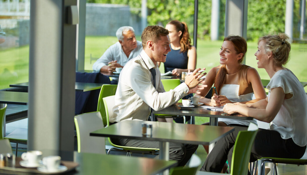 Det at vi snakker mest med dem som er enige med oss er blitt en etablert sannhet. Men hva skjer når forskerne prøver ut forsøket det hele er basert på, mer enn førti år senere? (Foto: Robert Kneschke / Shutterstock / NTB scanpix) Det at vi snakker mest med dem som er enige med oss er blitt en etablert sannhet. Men hva skjer når forskerne prøver ut forsøket det hele er basert på, mer enn førti år senere? (Foto: Robert Kneschke / Shutterstock / NTB scanpix)