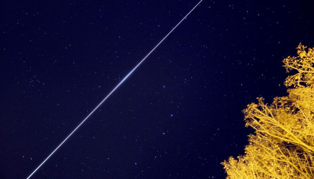 Den internasjonale romstasjonen tegner en lysende strek over himmelen, fotografert over tid. Nå kan du se romstasjonen fra Norge i dagene som kommer. Les mer i artikkelen om når og hvor! (Foto: Andreas Möller) Den internasjonale romstasjonen tegner en lysende strek over himmelen, fotografert over tid. Nå kan du se romstasjonen fra Norge i dagene som kommer. Les mer i artikkelen om når og hvor! (Foto: Andreas Möller)