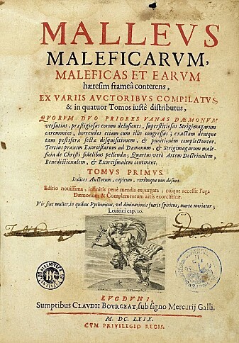 Denne boka får mye av skylda for at mange syntes det var riktig å forfølge og straffe folk for hekseri. Boka het Malleus Maleficarum, og på norsk kalles den Heksehammeren. Den ble skrevet av munken Heinrich Kramer og professoren Jacob Sprenger på 1400-tallet. (Bildelisens: se grønn boks) Denne boka får mye av skylda for at mange syntes det var riktig å forfølge og straffe folk for hekseri. Boka het Malleus Maleficarum, og på norsk kalles den Heksehammeren. Den ble skrevet av munken Heinrich Kramer og professoren Jacob Sprenger på 1400-tallet. (Bildelisens: se grønn boks)
