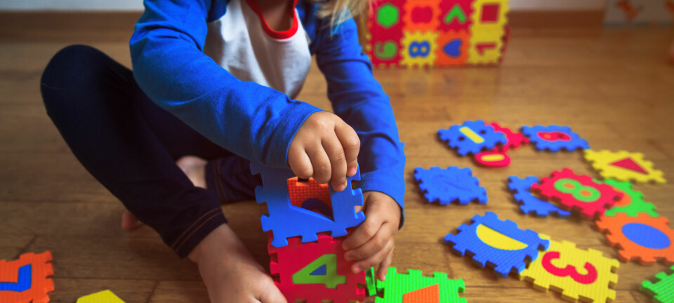 Forskerne mener funnene deres er overraskende, da jenter med autismespekterlidelser ofte har sterkere sosiale evner enn gutter.  (Illustrasjonsfoto: Shutterstock / NTB scanpix)
