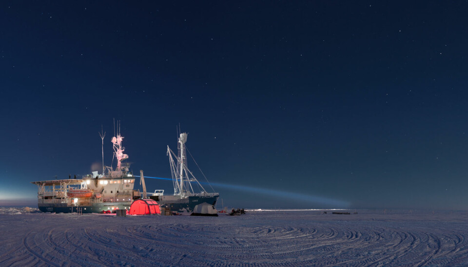 Forskere arbeidet på isen under N-ICE2015-toktet i Polhavet vinteren, våren og forsommeren 2015. Nå foreligger forskning fra toktet som viser store endringer i lengde og hyppighet til varmeperiodene på vinterstid i Polhavet. (Foto: Paul Dodd / Norsk Polarinstitutt)