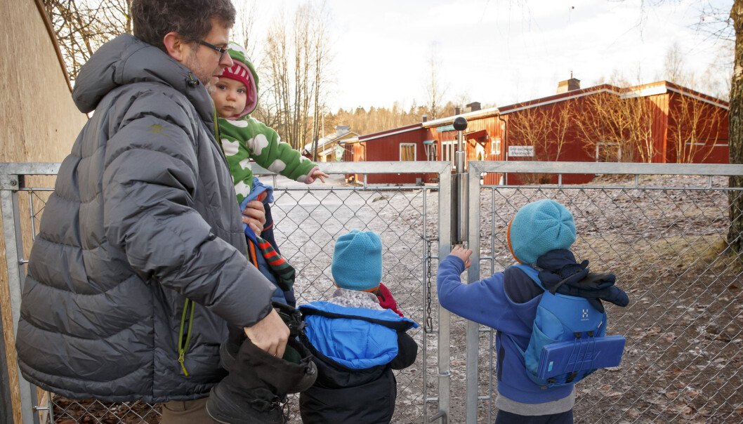 Lengre pappapermisjon har hatt liten effekt på kvinners lønn og karrieremuligheter, ifølge ny rapport. (Illustrasjonsfoto: Heiko Junge / NTB scanpix) Lengre pappapermisjon har hatt liten effekt på kvinners lønn og karrieremuligheter, ifølge ny rapport. (Illustrasjonsfoto: Heiko Junge / NTB scanpix)