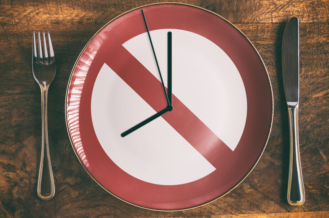 Kan vi lure oss unna kroniske sykdommer - ja til og med bremse aldring - ved å ta noen gode pauser i spisinga innimellom? (Foto: designelements / Shutterstock / NTB scanpix) Kan vi lure oss unna kroniske sykdommer - ja til og med bremse aldring - ved å ta noen gode pauser i spisinga innimellom? (Foto: designelements / Shutterstock / NTB scanpix)
