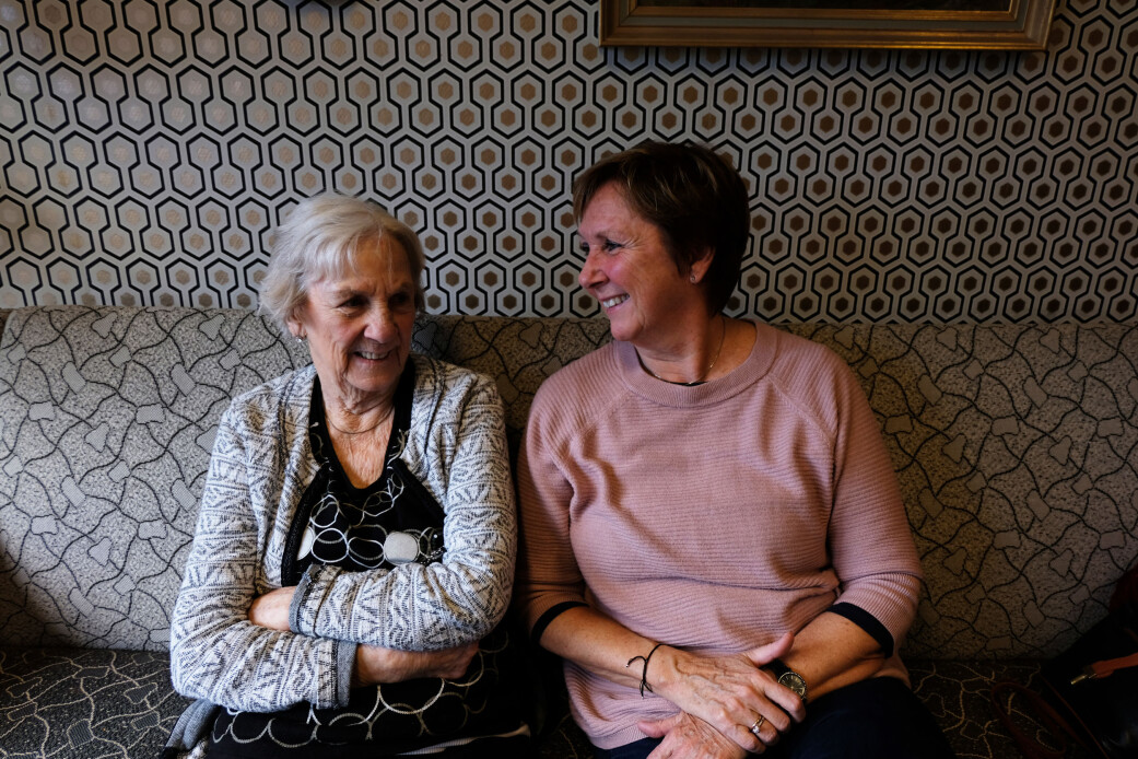 Elna Bøhm og datter May Britt Bøhm Telle sier at det er åpenheten i hagebyen som vil være avgjørende for om det er en god idé. (Foto: Karoline Spanthus Bjørnfeldt) Elna Bøhm og datter May Britt Bøhm Telle sier at det er åpenheten i hagebyen som vil være avgjørende for om det er en god idé. (Foto: Karoline Spanthus Bjørnfeldt)