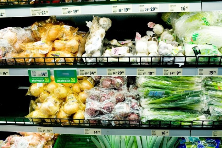 Innvandrere fra for eksempel Somalia er vant til å handle grønnsaker og mat på markeder. I Norge finner vi dem i store matbutikker i kjøpesentre. (Foto: NTB scanpix) Innvandrere fra for eksempel Somalia er vant til å handle grønnsaker og mat på markeder. I Norge finner vi dem i store matbutikker i kjøpesentre. (Foto: NTB scanpix)