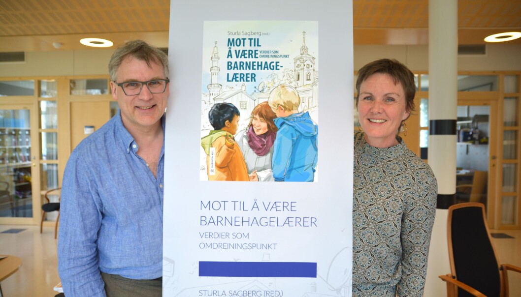 Universitetslektorene Tryggve Andreassen og Kathrine Moen ved Nord universitet er to av artikkelforfatterne i boka. (Foto: Bjørnar Leknes) Universitetslektorene Tryggve Andreassen og Kathrine Moen ved Nord universitet er to av artikkelforfatterne i boka. (Foto: Bjørnar Leknes)