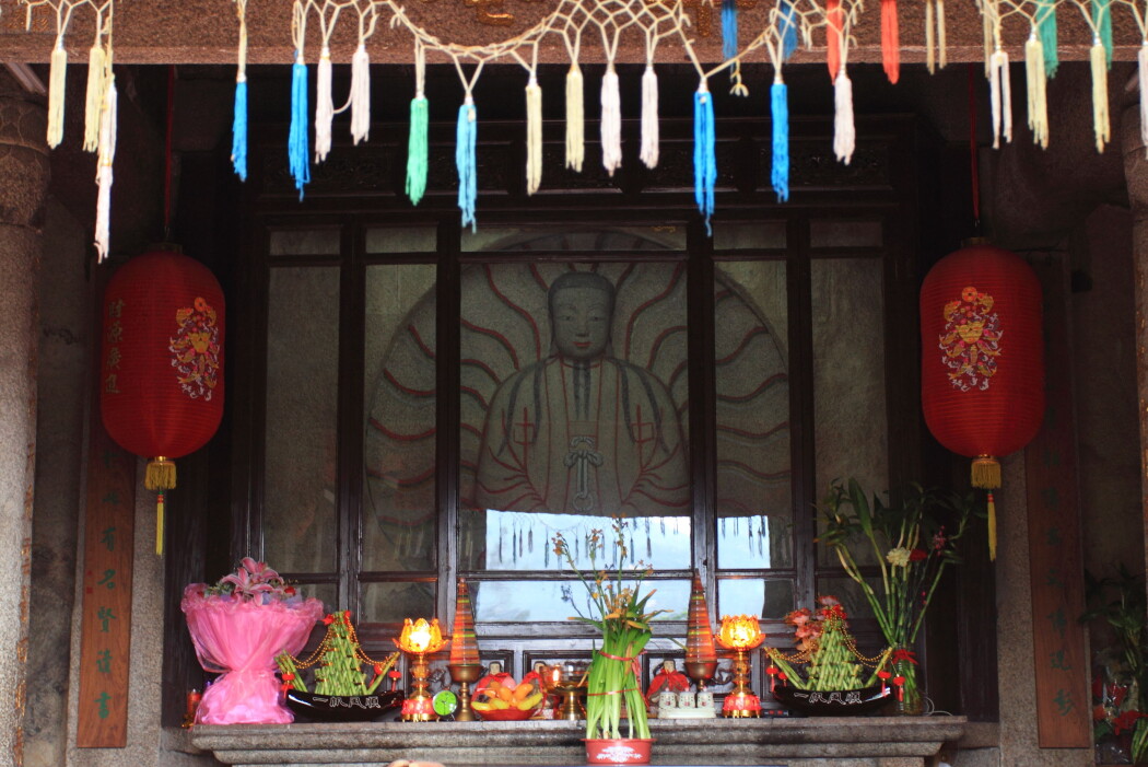 I Quanzhou i Kina finner man tempelet Cao’an, som ifølge forskere er den eneste manikeiske bygningen som eksisterer i dag. Bildet viser grunnleggeren Mani, framstilt som Lysets Buddha. (Foto: Zhangzhugang / CC BY-SA 4.0) I Quanzhou i Kina finner man tempelet Cao’an, som ifølge forskere er den eneste manikeiske bygningen som eksisterer i dag. Bildet viser grunnleggeren Mani, framstilt som Lysets Buddha. (Foto: Zhangzhugang / CC BY-SA 4.0)