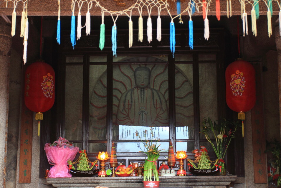 I Quanzhou i Kina finner man tempelet Cao’an, som ifølge forskere er den eneste manikeiske bygningen som eksisterer i dag. Bildet viser grunnleggeren Mani, framstilt som Lysets Buddha. (Foto: Zhangzhugang / CC BY-SA 4.0)