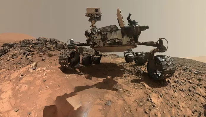 Curiosity-selvportrett (Montasje: NASA/JPL-Caltech/MSSS)