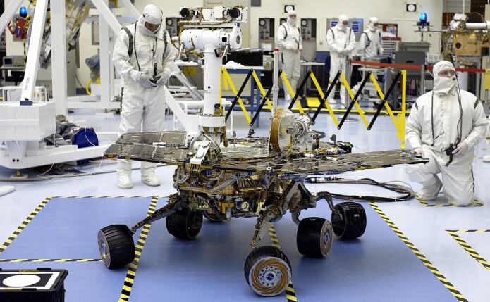 Opportunity i laben før acreise. (Foto: NASA) Opportunity i laben før acreise. (Foto: NASA)