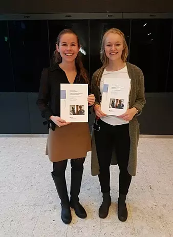 Medisinerstudentene Berit Marie Thorleifsson og Live Bredholt Jørgensen forsker på demens. (Foto: Privat)