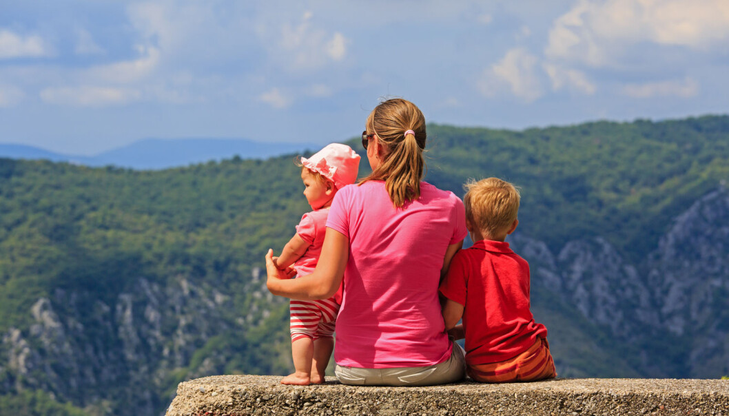 «Roaming»-kostnadene ved å benytte seg av mobildata blir lavere over hele Europa. Dette gjør at det blir lettere å planlegge ferien underveis. (Foto: NadyaEugene / Shutterstock / NTB scanpix) «Roaming»-kostnadene ved å benytte seg av mobildata blir lavere over hele Europa. Dette gjør at det blir lettere å planlegge ferien underveis. (Foto: NadyaEugene / Shutterstock / NTB scanpix)