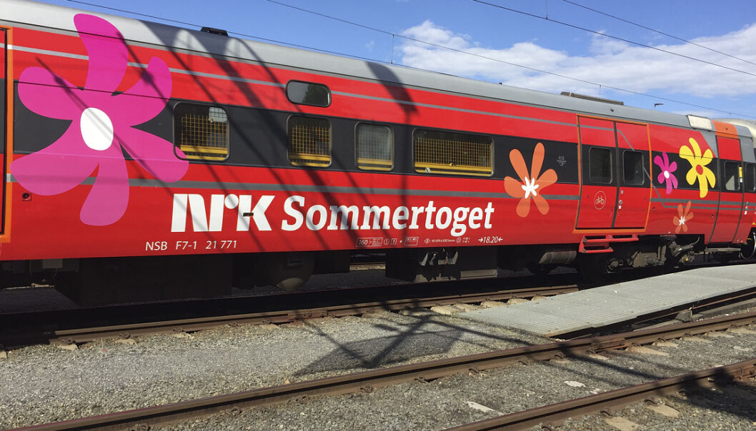 Noen av de eldre som ser på sakte-TV som NRKs Sommertoget, føler at programmene lar dem få være med på reiser de ellers ikke kunne tatt. (Foto: Thomas Hellum / NRK) Noen av de eldre som ser på sakte-TV som NRKs Sommertoget, føler at programmene lar dem få være med på reiser de ellers ikke kunne tatt. (Foto: Thomas Hellum / NRK)