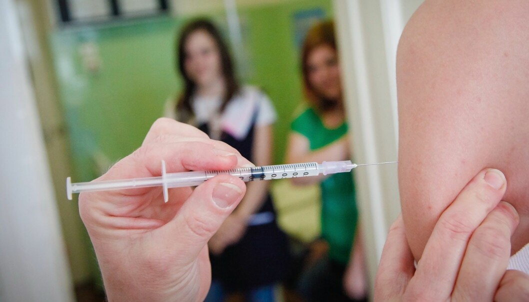 Folkehelseinstituttet har gjort en studie som en del av oppfølgingen av vaksinasjonsprogrammet med HPV-vaksine. De finner ingen sammenheng mellom det å ta vaksinen og forekomsten av ME. (Foto: Shutterstock / NTB scanpix)