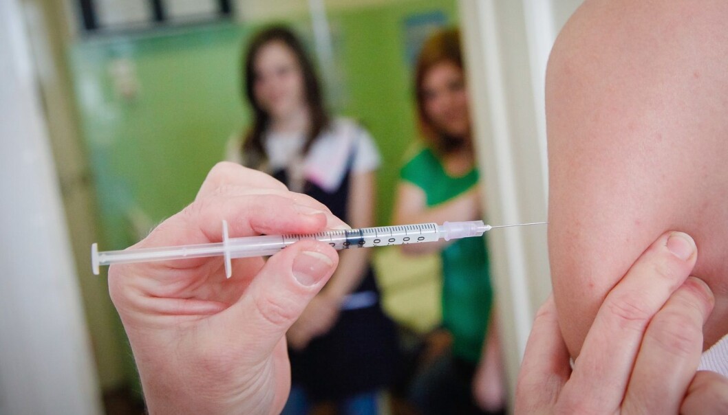 Folkehelseinstituttet har gjort en studie som en del av oppfølgingen av vaksinasjonsprogrammet med HPV-vaksine. De finner ingen sammenheng mellom det å ta vaksinen og forekomsten av ME. (Foto: Shutterstock / NTB scanpix) Folkehelseinstituttet har gjort en studie som en del av oppfølgingen av vaksinasjonsprogrammet med HPV-vaksine. De finner ingen sammenheng mellom det å ta vaksinen og forekomsten av ME. (Foto: Shutterstock / NTB scanpix)
