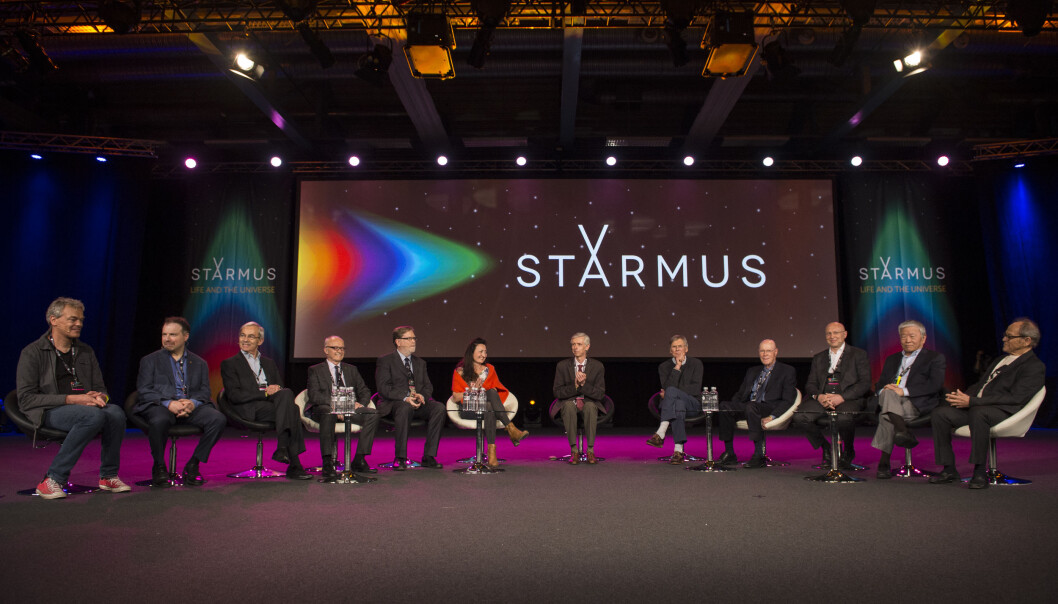 Da nobelprisvinnere skulle diskutere vitenskapen i det tjueførste århundre på Starmus var det kun én kvinne på scenen. Fra venstre: Edvard Moser, Adam Riess, Chris Pissarides, Finn Kydland, George Smoot, May-Britt Moser, Adam Smith (moderator), Tim Hunt, Robert Wilson, Stefan Hell, Susumi Tonegawa og Torsten Wiesel (Foto: Max Alexander /Starmus / CC BY-SA 2.0) Da nobelprisvinnere skulle diskutere vitenskapen i det tjueførste århundre på Starmus var det kun én kvinne på scenen. Fra venstre: Edvard Moser, Adam Riess, Chris Pissarides, Finn Kydland, George Smoot, May-Britt Moser, Adam Smith (moderator), Tim Hunt, Robert Wilson, Stefan Hell, Susumi Tonegawa og Torsten Wiesel (Foto: Max Alexander /Starmus / CC BY-SA 2.0)