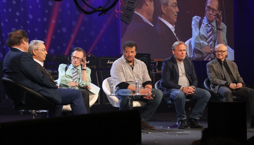 Et panel kun bestående av menn skulle underholde gjestene på Starmus-konferansen i Trondheim onsdag ettermiddag. Fra venstre: regissør Oliver Stone, økonom Chris Pessarides, journalist Larry King, astronom og forskningsformidler Neil deGrasse Tyson, cybersikkerhetsekspert Eugene Kaspersky og økonom Finn Kydland. (Foto: Lasse Biørnstad / forskning.no) Et panel kun bestående av menn skulle underholde gjestene på Starmus-konferansen i Trondheim onsdag ettermiddag. Fra venstre: regissør Oliver Stone, økonom Chris Pessarides, journalist Larry King, astronom og forskningsformidler Neil deGrasse Tyson, cybersikkerhetsekspert Eugene Kaspersky og økonom Finn Kydland. (Foto: Lasse Biørnstad / forskning.no)