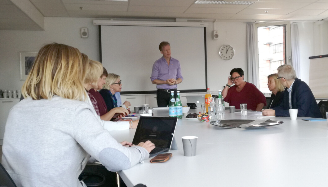 Høgskolen i Oslo Akershus vil gjerne ha flere med på eiersiden i nettavisen Khrono. De fremmøtte var villige til å snakke om det, men ingen ville love noe konkret. (Foto: Eivind Nicolai Lauritsen) Høgskolen i Oslo Akershus vil gjerne ha flere med på eiersiden i nettavisen Khrono. De fremmøtte var villige til å snakke om det, men ingen ville love noe konkret. (Foto: Eivind Nicolai Lauritsen)