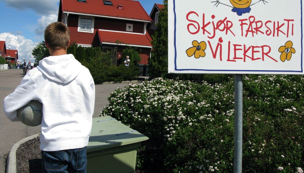 12 prosent oppgir at de er plaget av støy fra gate eller vei, fly, bedrifter eller bygge- og anleggsvirksomhet når de oppholder seg utenfor boligen. (Illustrasjonsfoto: Berit Keilen / NTB scanpix) 12 prosent oppgir at de er plaget av støy fra gate eller vei, fly, bedrifter eller bygge- og anleggsvirksomhet når de oppholder seg utenfor boligen. (Illustrasjonsfoto: Berit Keilen / NTB scanpix)