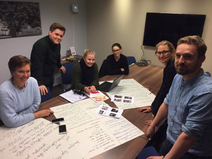 Prosjektgruppen bak studien. Fra venstre: Hilde Kristin Dahlstrøm, Karl Rudolf Almedal, Eline Storsæter, Elina Hjønnevåg, Bjørg Marit Nyjordet og Håkon Repstad
(Foto: Siril Reyes Aartun) Prosjektgruppen bak studien. Fra venstre: Hilde Kristin Dahlstrøm, Karl Rudolf Almedal, Eline Storsæter, Elina Hjønnevåg, Bjørg Marit Nyjordet og Håkon Repstad
(Foto: Siril Reyes Aartun)