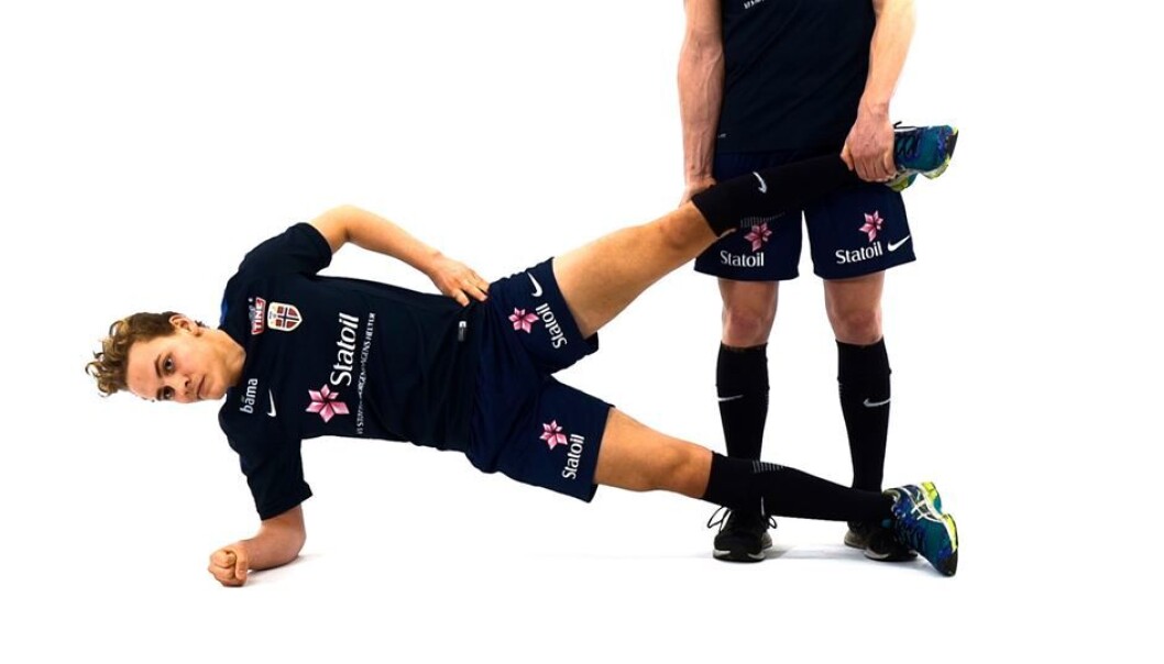 Denne øvelsen forebygger lyskeskader. Men spillerne nøler med å bruke den. (Foto: skadefri.no) Denne øvelsen forebygger lyskeskader. Men spillerne nøler med å bruke den. (Foto: skadefri.no)