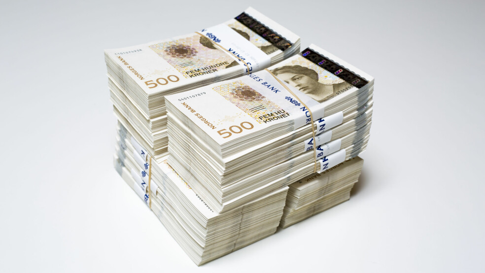 Oljen har gjort Norge rikt, men hva mer. Her ser vi en million kroner i 500-sedler. (Foto: Norges bank/Nils S. Aasheim)