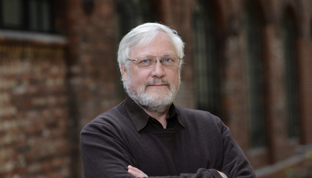 Lars Gule, førstamanuensis ved HiOA, har spesialisert seg på på ekstremisme. I denne podcasten svarer han på spørsmål flere kanskje sitter inne med: Hvordan skal vi leve med terrorfrykten i hverdagen? Skal vi for eksempel tilpasse ferieplanene våre etter terror? (Foto: Sonja Balci) Lars Gule, førstamanuensis ved HiOA, har spesialisert seg på på ekstremisme. I denne podcasten svarer han på spørsmål flere kanskje sitter inne med: Hvordan skal vi leve med terrorfrykten i hverdagen? Skal vi for eksempel tilpasse ferieplanene våre etter terror? (Foto: Sonja Balci)