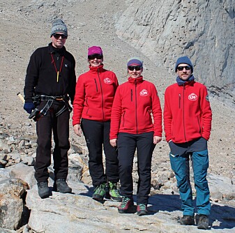 Joachim Jacobs (Universitetet i Bergen), Synnøve Elvevold (NPI), Ane K. Engvik (NGU) og Per Inge Myhre (NPI) deltok på den norske geologi-ekspedisjonen arrangert av Norsk Polarinstitutt til Dronning Maud Land i sørsommeren 2018 (foto: Christina A. Pedersen). Joachim Jacobs (Universitetet i Bergen), Synnøve Elvevold (NPI), Ane K. Engvik (NGU) og Per Inge Myhre (NPI) deltok på den norske geologi-ekspedisjonen arrangert av Norsk Polarinstitutt til Dronning Maud Land i sørsommeren 2018 (foto: Christina A. Pedersen).