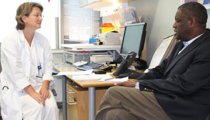 Cecilie Therese Hagemann og Denis Mukwege møttes sommeren 2013. (Foto: Trond Ludvigsen, St. Olavs hospital) Cecilie Therese Hagemann og Denis Mukwege møttes sommeren 2013. (Foto: Trond Ludvigsen, St. Olavs hospital)