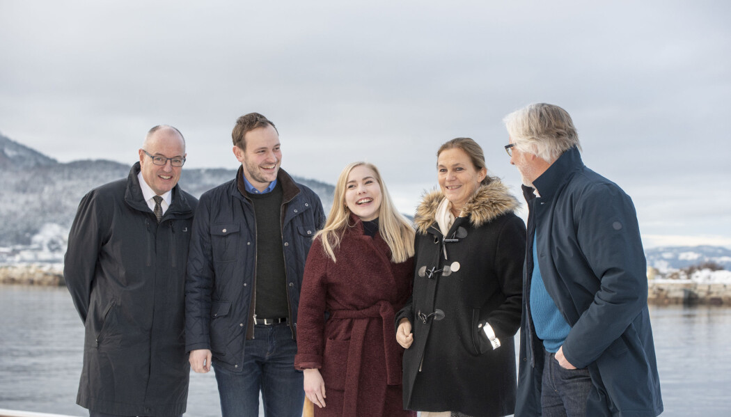 Gleden var stor da konseptvalg for Ocean Space Centre ble annonsert. Fra venstre Gunnar Bovim, rektor NTNU, stortingsrepresentant Sivert Bjørnstad (frp), stortingsrepresentant Mari Holm Lønseth (H), konsernsjef Alexandra Bech Gjørv, Sintef og stortingsrepresentant Jon Gunnes (V). (Foto: Lena Knutli) Gleden var stor da konseptvalg for Ocean Space Centre ble annonsert. Fra venstre Gunnar Bovim, rektor NTNU, stortingsrepresentant Sivert Bjørnstad (frp), stortingsrepresentant Mari Holm Lønseth (H), konsernsjef Alexandra Bech Gjørv, Sintef og stortingsrepresentant Jon Gunnes (V). (Foto: Lena Knutli)