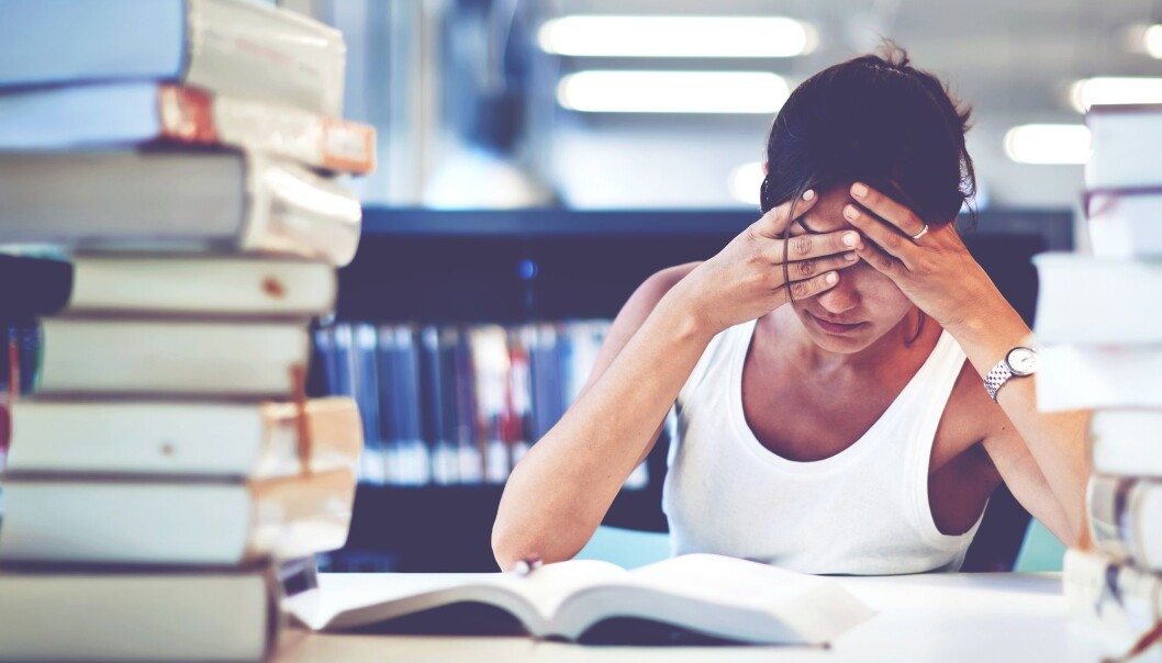 En av årsakene til søvnvanskene kan være at studentene alltid er pålogget, sier forsker. (Illustrasjonsfoto: GaudiLab, Shutterstock, NTB scanpix) En av årsakene til søvnvanskene kan være at studentene alltid er pålogget, sier forsker. (Illustrasjonsfoto: GaudiLab, Shutterstock, NTB scanpix)