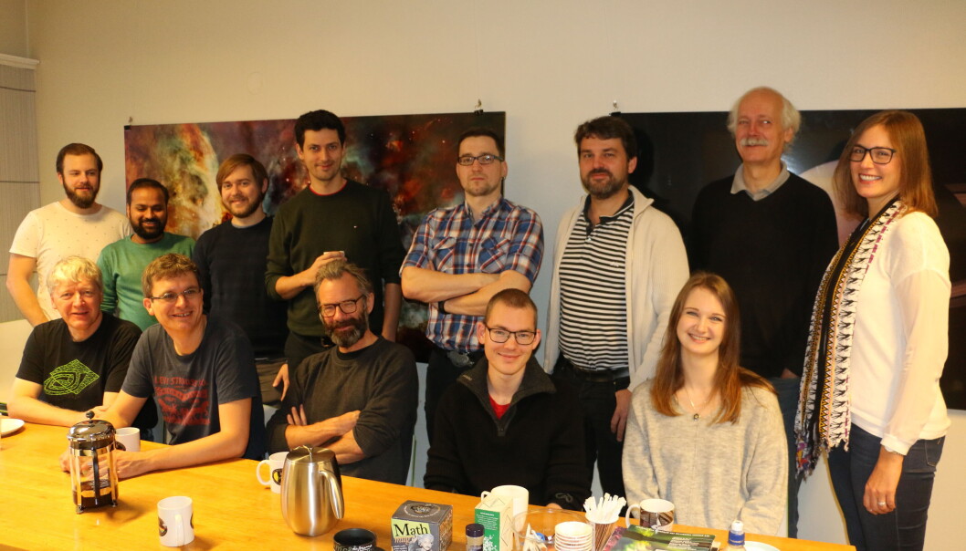 Foran f.v. Torben Leifsen, Luc Rouppe van der Voort, Viggo Hansteen, Lars Frogner, Helle Bakke. Bak f.v. Henrik Eklund, Jayant Joshi, Frederik Clemmensen, Mikolaj Szydlarski, Andrius Popovas, Sven Wedemeyer, Mats Carlsson og Benedikte F. Karlsen. (Foto: Gunhild M. Haugnes, UiO) Foran f.v. Torben Leifsen, Luc Rouppe van der Voort, Viggo Hansteen, Lars Frogner, Helle Bakke. Bak f.v. Henrik Eklund, Jayant Joshi, Frederik Clemmensen, Mikolaj Szydlarski, Andrius Popovas, Sven Wedemeyer, Mats Carlsson og Benedikte F. Karlsen. (Foto: Gunhild M. Haugnes, UiO)