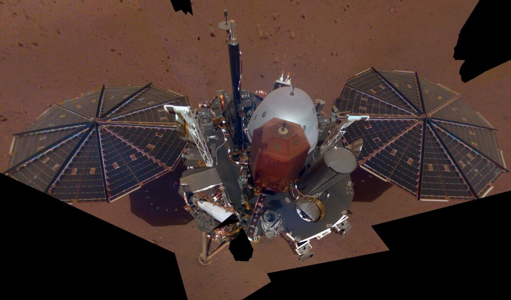 Alene på Mars har Insight klart å sende hjem dette selvportrettet. (Foto: NASA/JPL-Caltech) Alene på Mars har Insight klart å sende hjem dette selvportrettet. (Foto: NASA/JPL-Caltech)