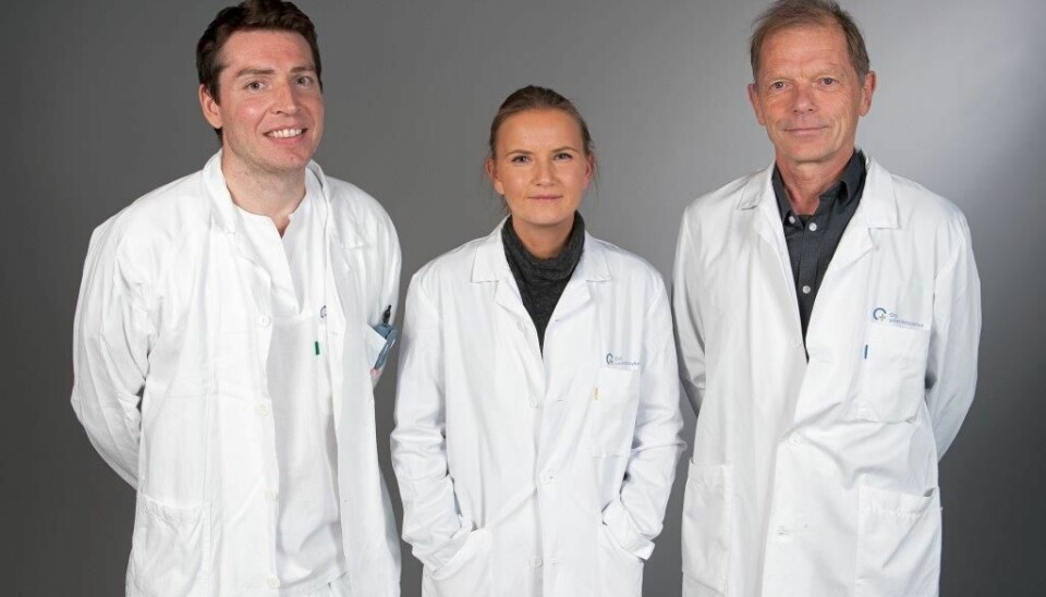 Fra venstre nevrokirurg Daniel Dahlberg, nevropsykolog Ane Gretesdatter Rogne og overlege Bjørnar Hassel. (Foto: Christian Nissen, Rikshospitalet)