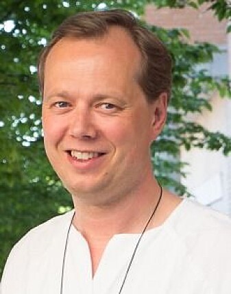 Forsker og lege Kjetil Kjeldstad Garborg mener vi bør huske at mye av forskningen på hvordan tarmbakterier påvirker hjernen fortsatt er i teori-stadiet. (Foto: Anita Aalby / Universitetet i Oslo) Forsker og lege Kjetil Kjeldstad Garborg mener vi bør huske at mye av forskningen på hvordan tarmbakterier påvirker hjernen fortsatt er i teori-stadiet. (Foto: Anita Aalby / Universitetet i Oslo)