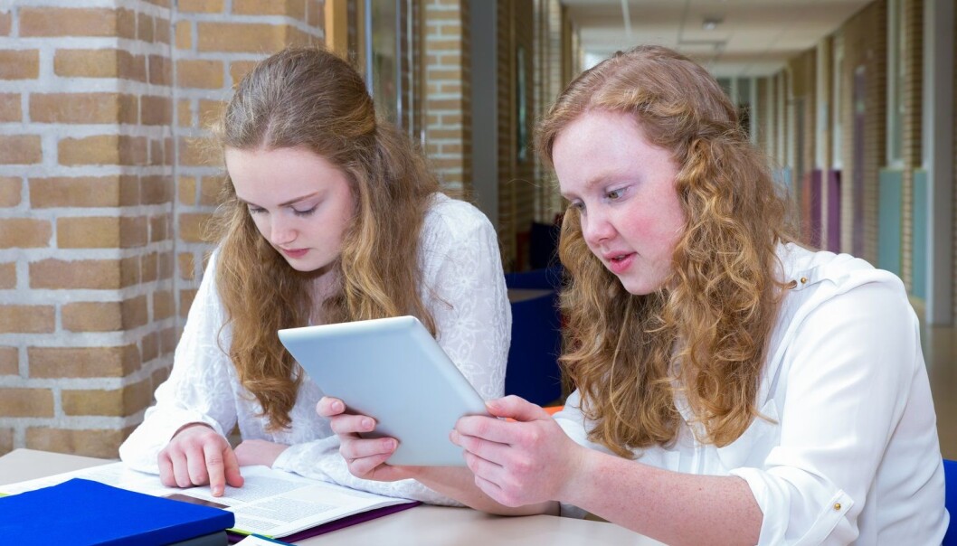 Unge jenter sliter mer med helseplager enn unge gutter. En studie har undersøkt årsakene. (Illustrasjonsfoto: Shutterstock / NTB scanpix) Unge jenter sliter mer med helseplager enn unge gutter. En studie har undersøkt årsakene. (Illustrasjonsfoto: Shutterstock / NTB scanpix)