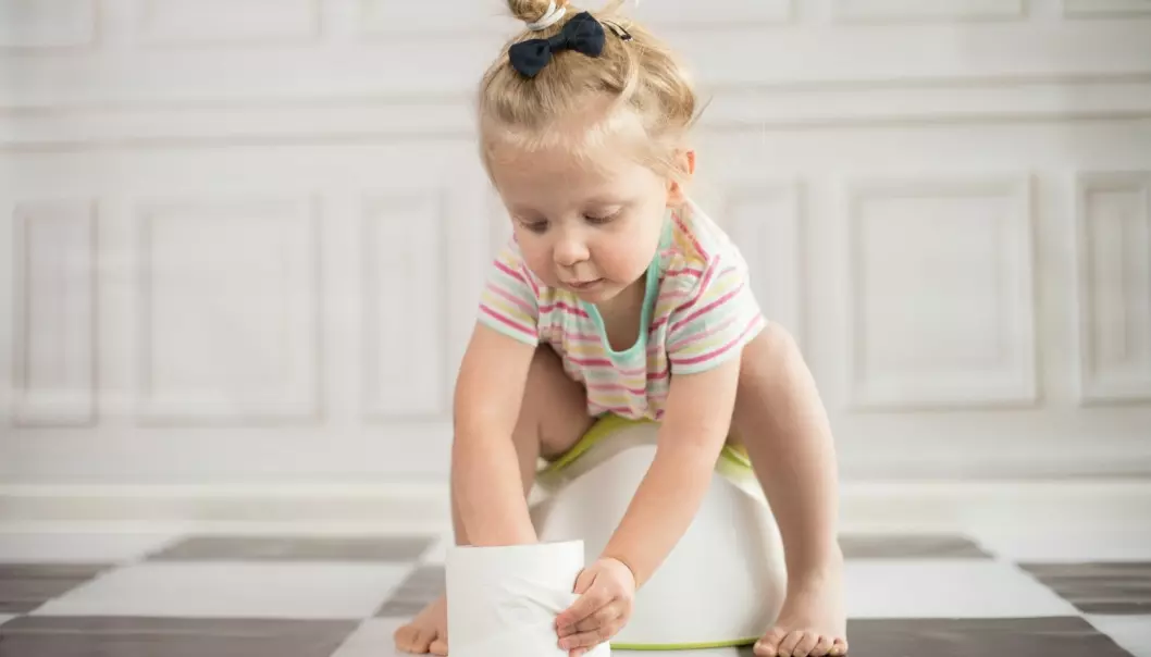 Er det riktig å vente på at barnet skal blir klart før foreldrene setter i gang pottetreningen? Ikke alle mener det. (Foto: Shutterstock / NTB scanpix)