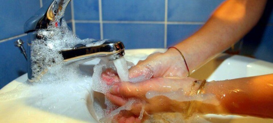 Vi bruker mye unødvendig energi når vi vasker hendene i varmt vann, mener amerikanske forskere. (Foto: Colourbox.no)