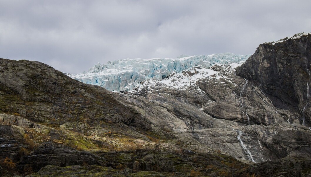 Fronten av Vetle Supphellebreen fotografert 11. oktober i år. Siden Norsk Bremuseum gjenopptok målingene i 2011, har frontposisjonen holdt seg relativt stabil, men den trakk seg tilbake med 6 meter i 2018. Da breen ble overvåket i perioden 1899 til 1944, minket den nesten 450 meter. (Foto: Norsk Bremuseum / NTB scanpix) Fronten av Vetle Supphellebreen fotografert 11. oktober i år. Siden Norsk Bremuseum gjenopptok målingene i 2011, har frontposisjonen holdt seg relativt stabil, men den trakk seg tilbake med 6 meter i 2018. Da breen ble overvåket i perioden 1899 til 1944, minket den nesten 450 meter. (Foto: Norsk Bremuseum / NTB scanpix)