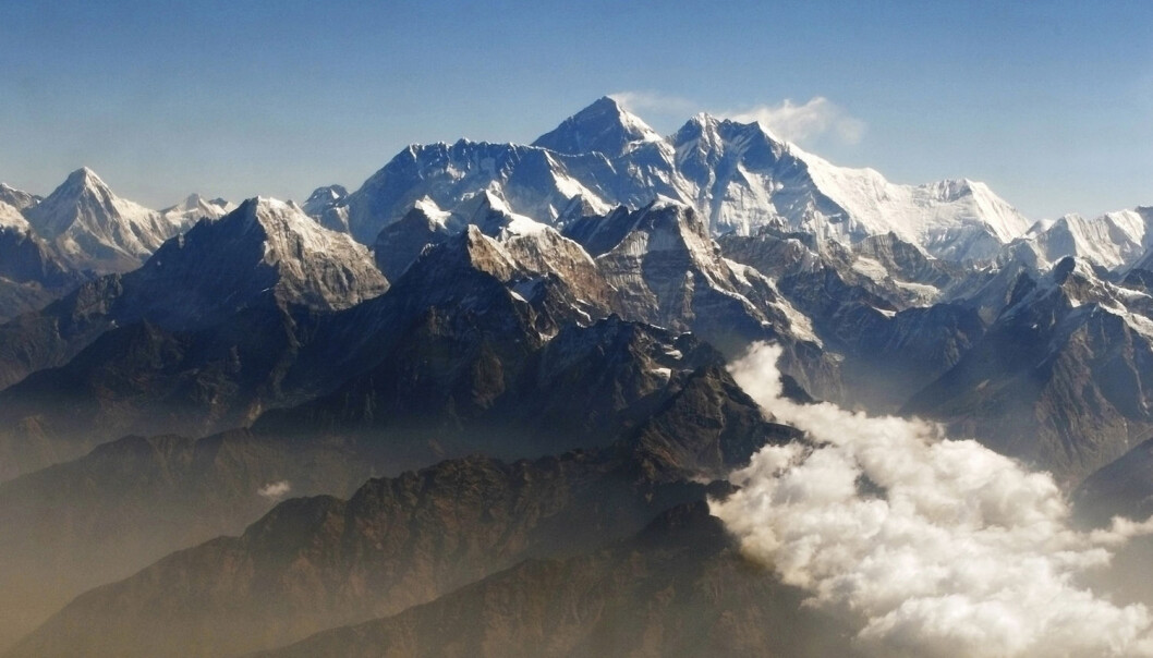 Mount Everest sees i midten av dette bilde. Bildet er tatt fra et fly. (Foto: REUTERS/Tim Chong/NTB Scanpix) Mount Everest sees i midten av dette bilde. Bildet er tatt fra et fly. (Foto: REUTERS/Tim Chong/NTB Scanpix)