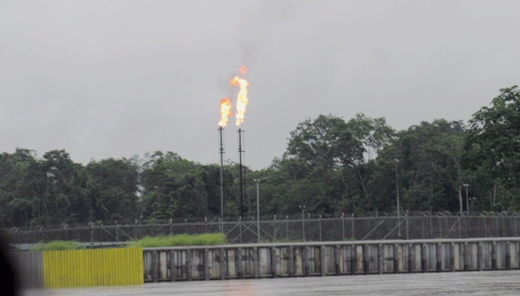 Olje- og gassutvinning ved elven Napo i ecuadoriansk Amazonas (foto: Elisabeth Tømmerbakk). Olje- og gassutvinning ved elven Napo i ecuadoriansk Amazonas (foto: Elisabeth Tømmerbakk).