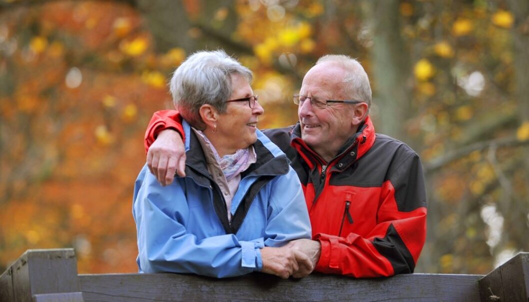 Overraskende mange velger å ta ut pensjon når de fyller 62 år, selv om de får mindre pensjon utbetalt hvert år som pensjonister. Mange vil sikre seg pengene i tilfelle de dør tidlig, tyder en ny studie fra SSB på. (Foto: Frank May, NTB scanpix) Overraskende mange velger å ta ut pensjon når de fyller 62 år, selv om de får mindre pensjon utbetalt hvert år som pensjonister. Mange vil sikre seg pengene i tilfelle de dør tidlig, tyder en ny studie fra SSB på. (Foto: Frank May, NTB scanpix)