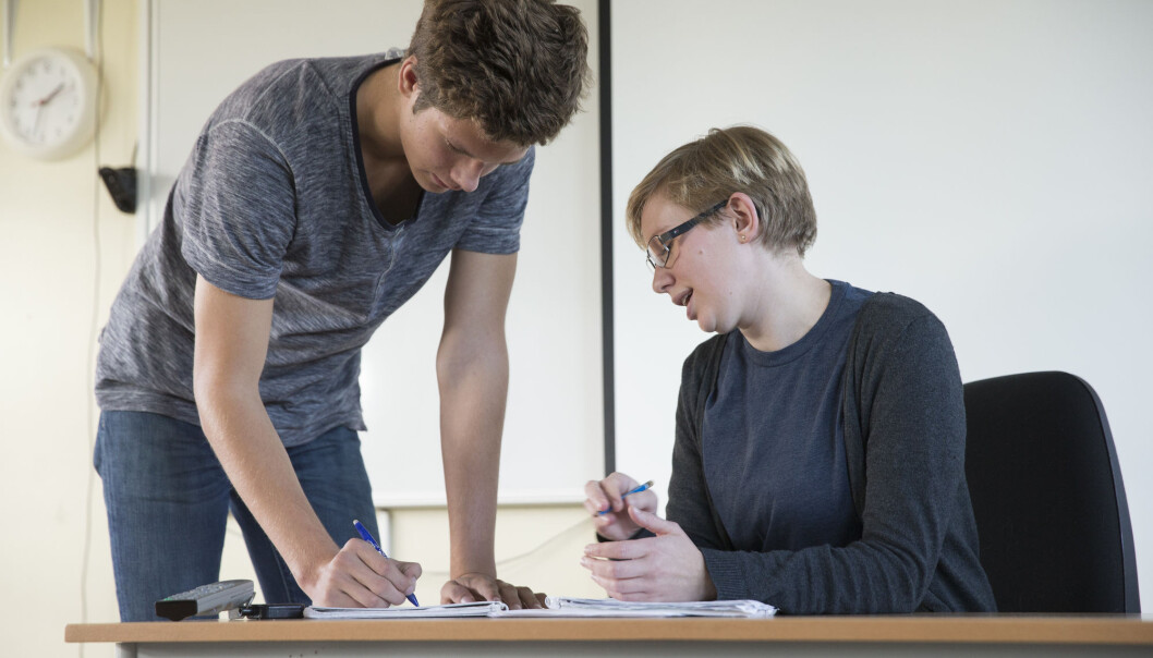 – Vi ser at samarbeid og utvikling på egen hånd kan utfylle hverandre og styrke læringsutbyttet for lærere, og videre forbedre elevenes læring, sier forsker (Illustrasjonsfoto: Berit Roald / NTB scanpix) – Vi ser at samarbeid og utvikling på egen hånd kan utfylle hverandre og styrke læringsutbyttet for lærere, og videre forbedre elevenes læring, sier forsker (Illustrasjonsfoto: Berit Roald / NTB scanpix)
