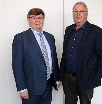 Direktør Oleg Petrov (t.v.) i den russiske geologiske undersøkelsen VSEGEI, og hans tidligere direktørkollega ved NGU, Morten Smelror (t.h.), er fornøyd med det internasjonale samarbeidet i kartleggingen av Arktis. Direktør Oleg Petrov (t.v.) i den russiske geologiske undersøkelsen VSEGEI, og hans tidligere direktørkollega ved NGU, Morten Smelror (t.h.), er fornøyd med det internasjonale samarbeidet i kartleggingen av Arktis.