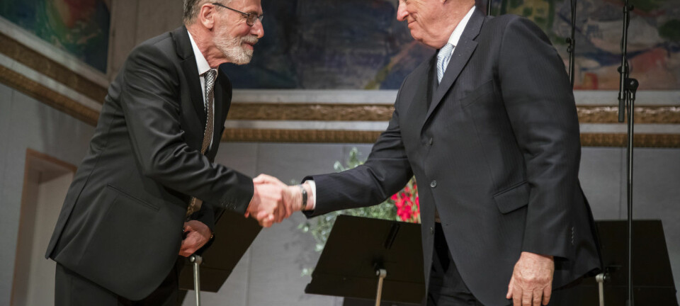 Kong Harald overrakk Yves Meyer (til venstre) Abelprisen i Universitetets aula tirsdag 23. mai.  (Foto: Foto: Heiko Junge / NTB scanpix)