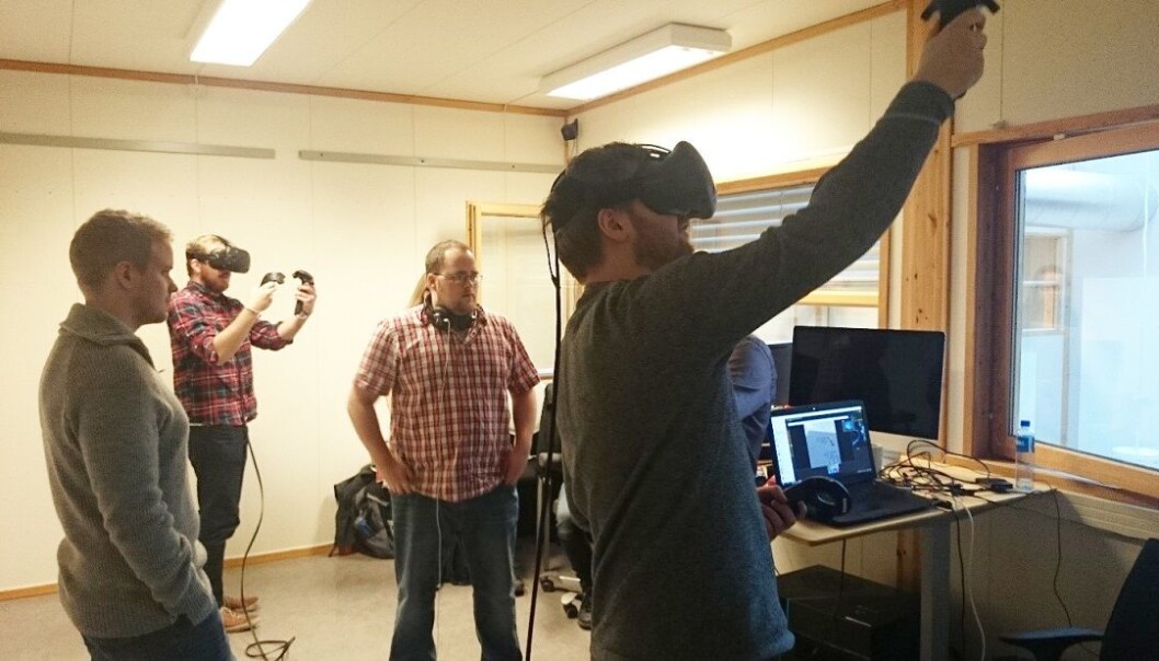 NTNU-studenter i Trondheim bruker Virtual Reality for å samarbeide med studenter i Gjøvik. (Foto: Eksperter i Team) NTNU-studenter i Trondheim bruker Virtual Reality for å samarbeide med studenter i Gjøvik. (Foto: Eksperter i Team)